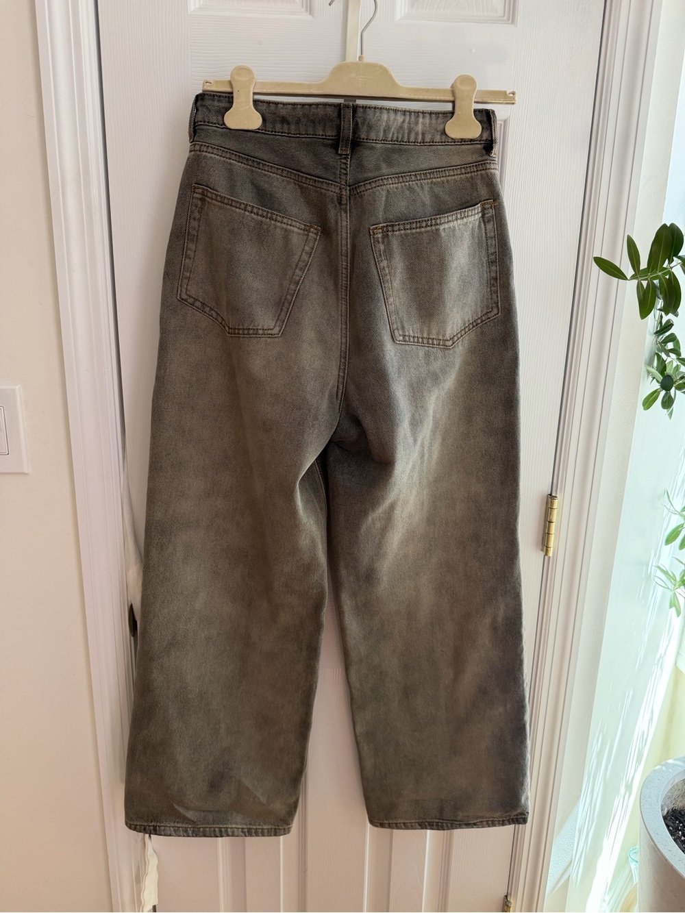 H&M Taupe Wide Leg Jeans Size 2 - Picture 4 of 7